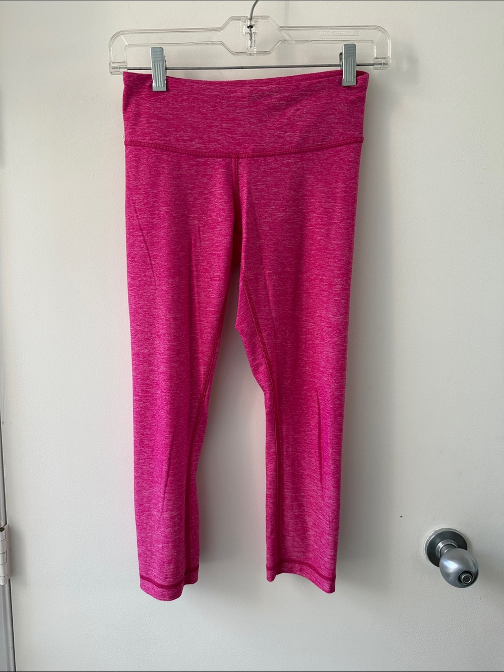 Lululemon heather magenta size 4 Active Capris Wunder under crop II  21”